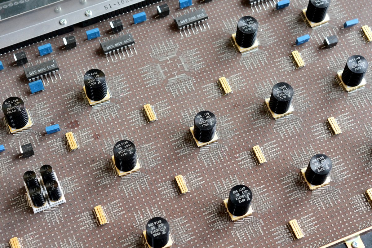 9600's tweet image. Favourite vintage PCB, from an Amdahl mainframe. &amp;lt;3 ceramic IC packaging + heatsink towers. Presumably ECL logic?