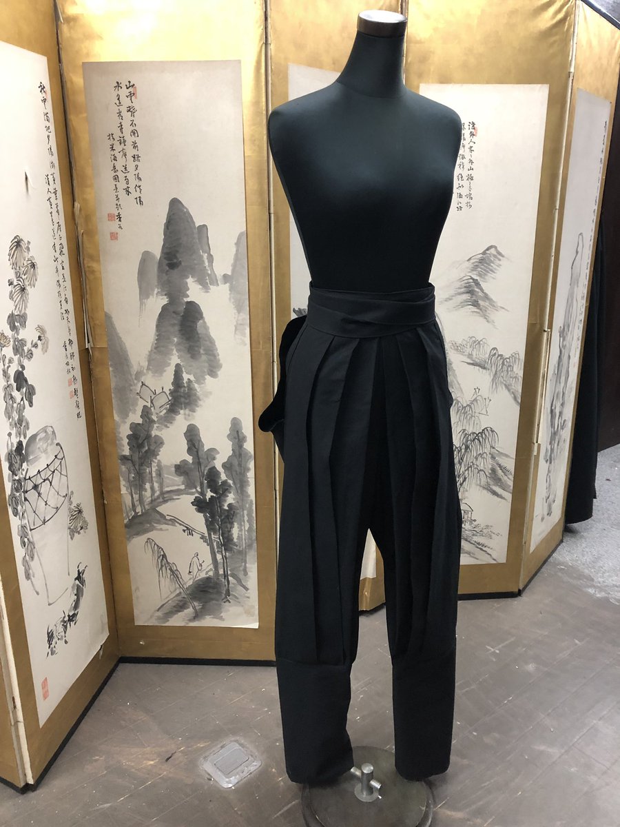 ジャカジャカ忍者 Auf Twitter 忍者ショー用にたっつけ袴制作 断裁からフィニッシュまで 約6時間半かかる 次は上着の制作 たっつけ袴 忍者 忍者堂 忍者ショー ジャカジャカニンニン ジャカジャカ忍者 Auf Twitter 忍者ショー用にたっつけ袴制作 断裁からフィニッシュまで 約6時間半かかる 次は上着の制作 たっつけ袴 忍者 忍者堂 忍者ショー ジャカジャカニンニン