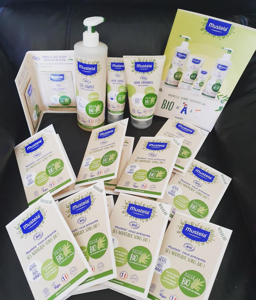 ElennaI's tweet photo. Reçu aujourd'hui, échantillon pour mes princesses et à partager. -Crème de change - Gel lavan - crème hydratante
#Mustela #MustelaBio #BebeBio https://t.co/cMAPU2L1tn