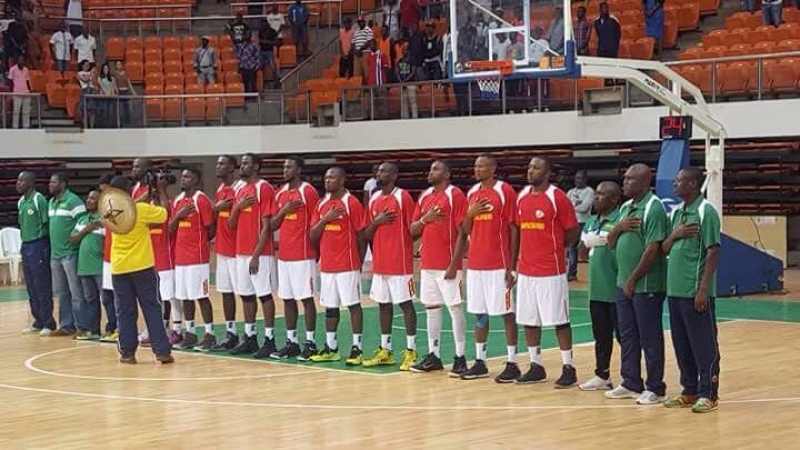 journal_reperes's tweet photo. [Sports] Lazare Adingono a été retenu par son club, le Petro atlético de Luanda (Angola) où il officie. Pourtant, les Lions entrent dans la compétition ce soir. https://t.co/aiGs5wgEAh https://t.co/tMawfX6Au9