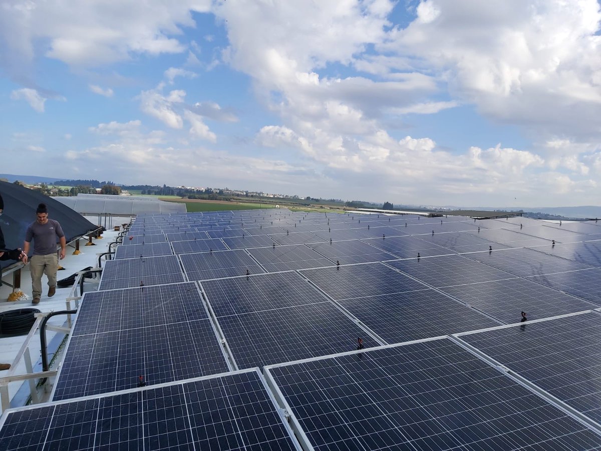RivulisOfficial's tweet photo. Following up on #Sprark installations around the world:
#Dairy_farm in #Israel.
What a great use for the wide open spaces on top of this vast Dairy farm: constructing a #solar_farm, that can harness the sun energy and transform it to electricity!
https://t.co/H1TahOsZ5d https://t.co/6djVohJPlU