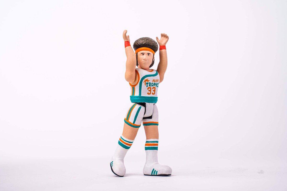 Echoes_gallery's tweet photo. 灌籃大帝吊卡玩具
(Jackie Moon vintage action figure)

傑克月亮是超俗的白爛天才
對籃球完全沒概念，罰球也都投不進，但對他來說打一場比賽完全沒影響他的發揮，只要把比基尼女郎甚至人熊打架秀帶進場一切都不是問題了！
Love me sexy^.<

全手繪的背卡增加收藏性。#toy #吊卡玩具 #vintage https://t.co/fBE3iPNphT
