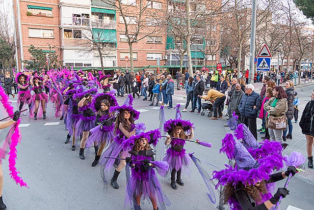 ajuntamentSPM's tweet photo. [NOTÍCIA]  #SantaPerpètua celebra aquest dissabte la Rua de #CarnavalSPM amb nous premis i la possibilitat d'inscriure's el mateix dia

👉🏼+ info https://t.co/HuP4fUSn3R https://t.co/2hvEV5wynL
