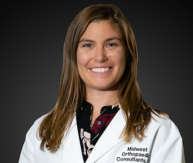 MidOrthoExperts's tweet photo. Happy New Year from #TeamMOC! Have you met our newest physician? Dr. Valerie Rygiel is an expert in #SportsMedicine and the team physician for Victor J. Andrew High School in Tinley Park. She believes exercise is key for a happy, healthy life. #MeetTeamMOC https://t.co/tkU8SvDPGV https://t.co/NTf5Cxka6i