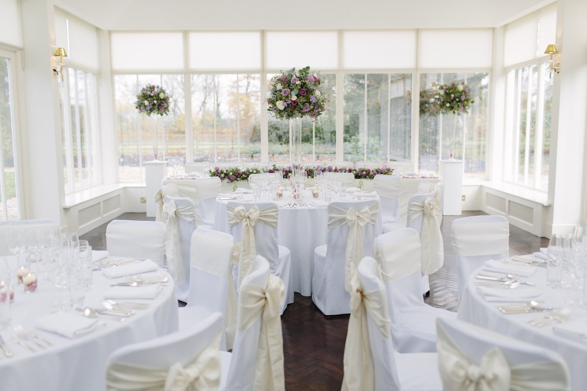 A HUGE Congratulations to Andrew Marshall and his team at @CarlowrieCastle for winning 'Best Castle Wedding Venue' at <a href="/UKweddingawards/">UKWeddingAwards20</a> last week - absolutely well deserved💕

luxuryscottishwedding.com/venues/venue?i…

#wedding #castle #scottishwedding #awards #winning #edinburgh #venue #UKWA