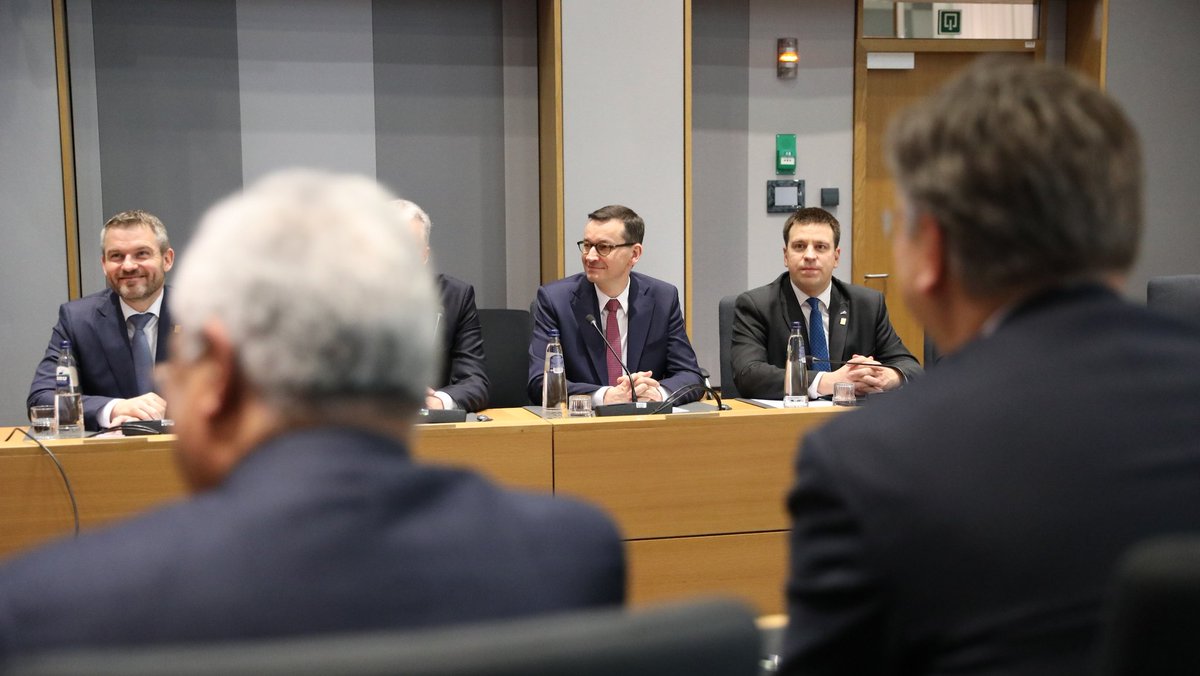 taniotojuzbylo4's tweet photo. 🇪🇺 W #Bruksela odbyło się spotkanie grupy Przyjaciół Spójności #FriendsOfCohesion przed drugim dniem obrad Rady Europejskiej #EUCO. https://t.co/jiXn3AzB1k