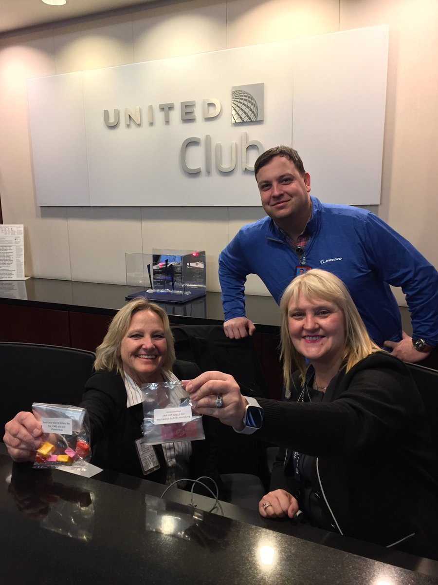 CLE is working hard to make our contribution to the Perfect Star Push! United Club Reps T.C. VanAusdel, Carol Hill, Shelley Jaisein and AGM Drew Domitrovits share in the fun #winningthelines #TeamCLERocks #beingunited ⁦@DDomitrovits⁩ @espresso613 ⁦@JMRoitman⁩