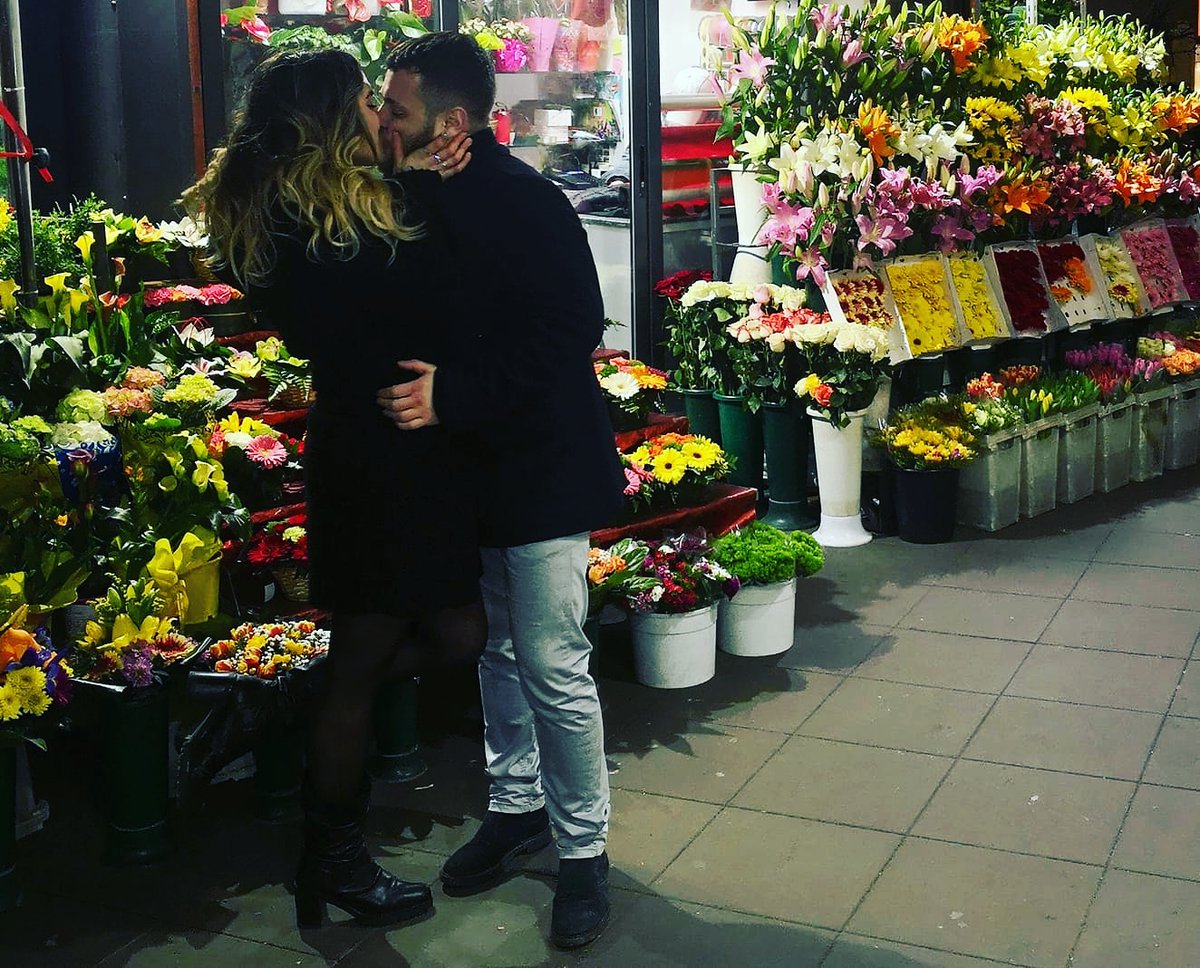 davide_lori's tweet photo. L'amore… non è altro che un incantesimo!!!Tra due cuori, tra sguardi… è pura sfrenata passione!!! https://t.co/p6VZuES9Gx