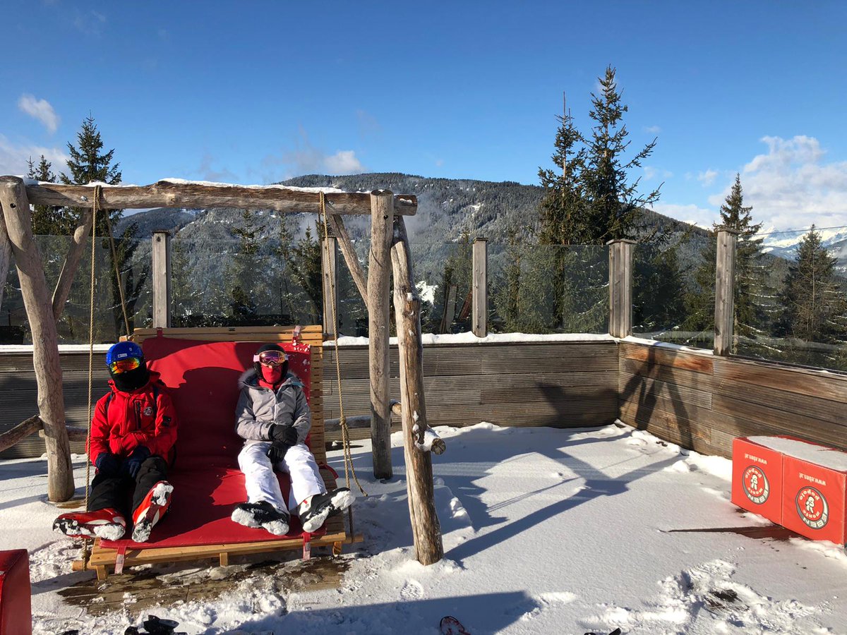 MBskitrip's tweet photo. Our final morning on the slopes! Amazing to see how much progress everyone has made in just a week! https://t.co/gCPLj0W8D4