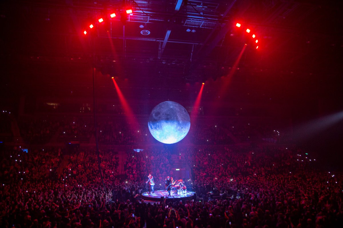 thescript's tweet image. 𝐋𝐈𝐕𝐄𝐑𝐏𝐎𝐎𝐋 🌄🌑  It felt so good to be back with you all last night! 💚 Leeds we&apos;re coming for ye #SunsetsandFullMoonsTour