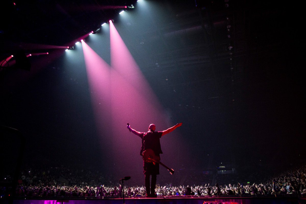 thescript's tweet image. 𝐋𝐈𝐕𝐄𝐑𝐏𝐎𝐎𝐋 🌄🌑  It felt so good to be back with you all last night! 💚 Leeds we&apos;re coming for ye #SunsetsandFullMoonsTour