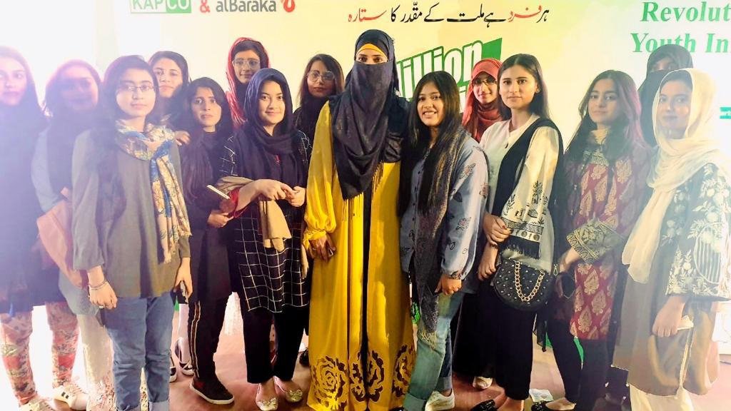 MillionSmilesPK's tweet photo. The #MillionSmiles Sailkot team with our Chairperson &amp; Co Founder Umme Muhammad @BlackNinjaTalks at the #MSYC in Islamabad.

#2020YearOfMillionSmiles 
#TogetherTowardsTomorrow https://t.co/gdu2xoQbUZ