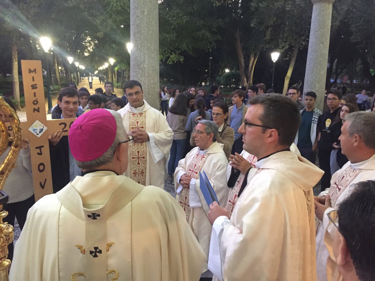 La Parroquia de S. Ildefonso y sus jóvenes le agradecen al Señor la entrega de D. Braulio como Pastor bueno y fiel. Gracias D. Braulio, le encomendamos a la Esclava del Señor