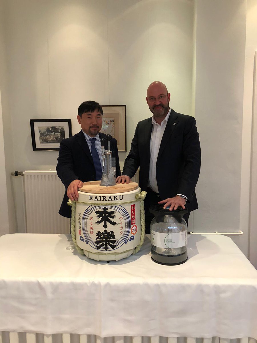 It was a true honor to have joined Hiroshi Watanabe at the Japanese embassy to celebrate the birthday of Emperor Naruhito. What better place to combine Dutch technology and Japanese tradition, drinking sake from #KeyKeg with the Japanese ambassador. 🇳🇱🇯🇵 #Kegsthatconnect