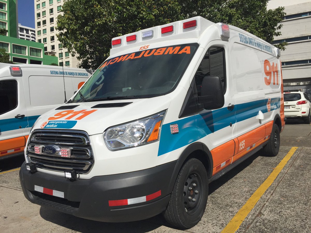 SUME911's tweet photo. Reportan colisión en el Corredor Norte en la caseta de Colón. Se desconoce la cantidad de personas heridas. Ambulancia 154 del @SUME911 en ruta https://t.co/Zcpz40Mmxp