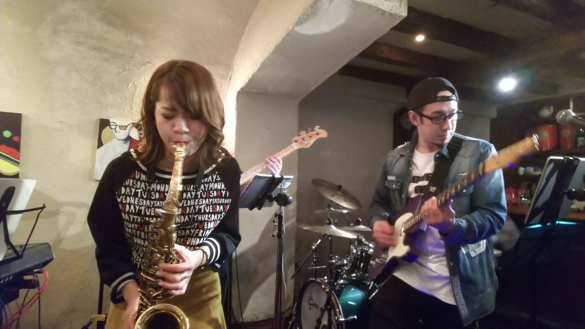 きんちゃん A Twitter 今夜の部活動 自由が丘hyphenから Thigo Yurie Live 昨夜に続いて今夜もサックス女子 を追っかけて自由が丘へ 今宵はユリエちゃんの応援で ユリエちゃんのファンキーさ良いんだよね 今夜も楽しい部活でした いつもだけど