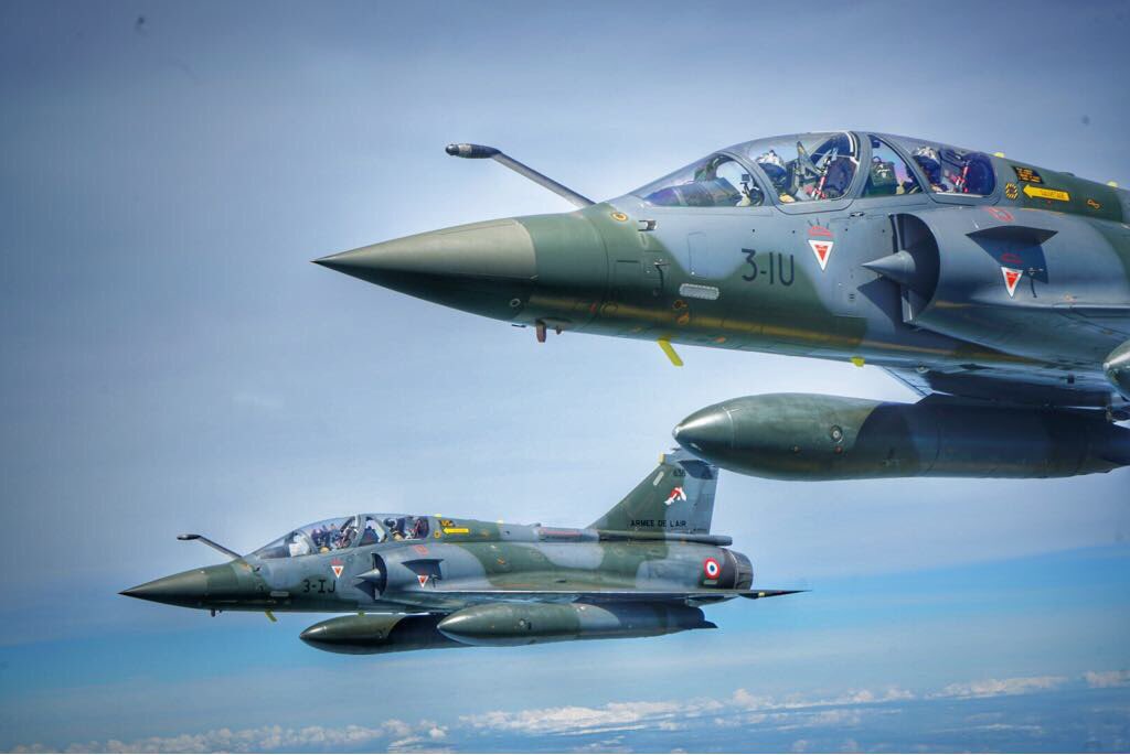 予備役赤色提督 Cv 中田譲治 ラファール Su 27系列と双璧をなす美しい戦闘機 ダッソーの社長は 優れた航空機というのは美しい と言ったそうだが それを体現していると言ってよいだろう このエアインテークの形状と 機首に至る曲線美が素晴らしい