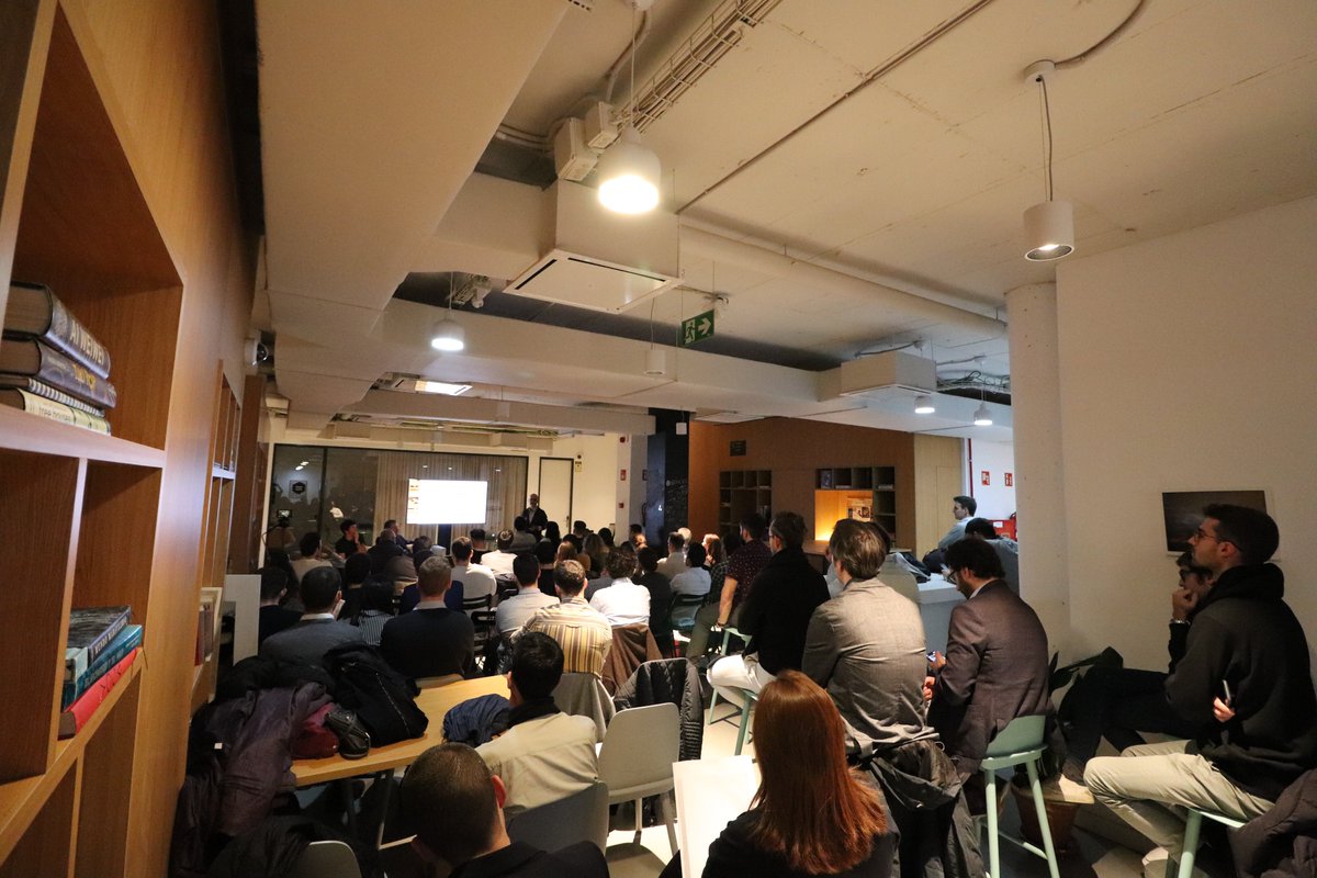 JordiAltimira's tweet image. ¡Muchas gracias @SotocaPedro, responsable operaciones, de @enisa y Felipe, CEO de @Refruiting por la charla de ayer!

Puedes ver el evento en streaming en nuestro twitter: 

#nodilution #equity #circulovirtuoso