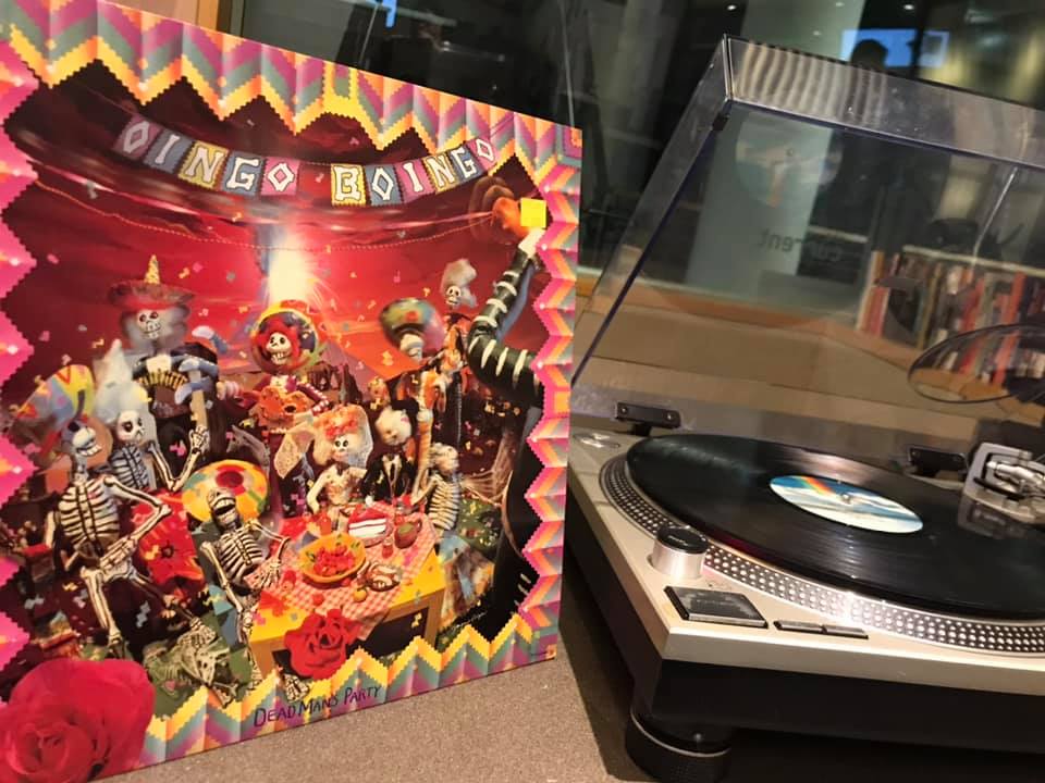 TheCurrent's tweet photo. Today's #VinylTapCurrent pick is 80’s new wave group Oingo Boingo with “Dead Man’s Party”. Jill’s intro to that song was through the movie "Back to School". https://t.co/QWChMrfU4w