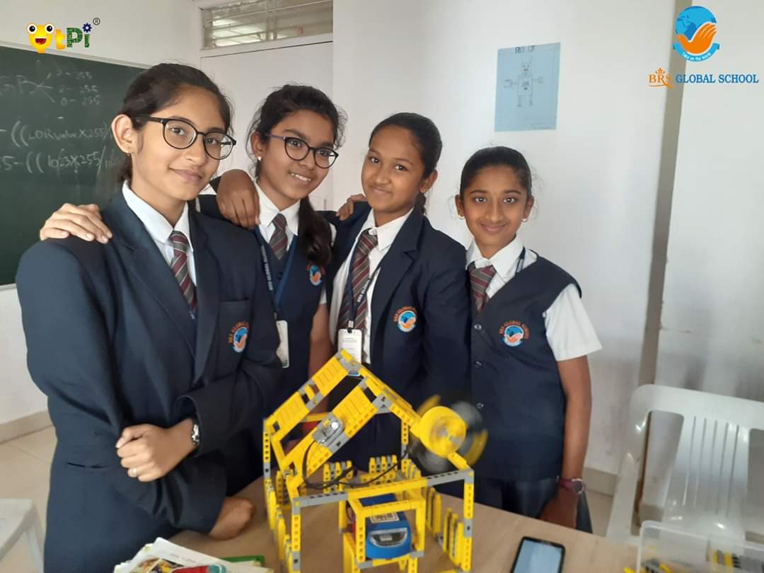 qtpiofficial's tweet photo. Connecting dots is something one sees it thro which seemed obvious 4 creative minds. Dis culd be credited 2 experiences &amp; newer things were tested. At QtSchool lab students are take d leap of faith in dir creative minds 2 connect d dots. 
#QtSchoolLab #Creativity #K12 #Coding #AI https://t.co/LQT8o27aOe