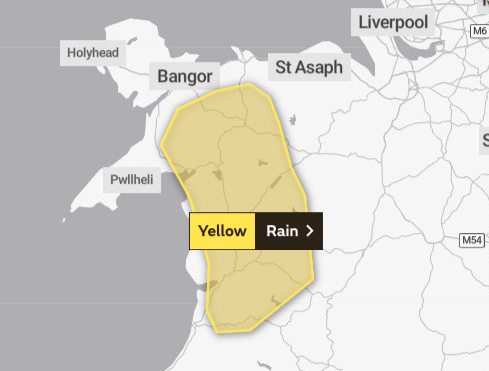 ITVWales's tweet photo. More heavy rain for north Wales as further flooding 'possible' https://t.co/gkbuL2625l https://t.co/ThgYzsozMU