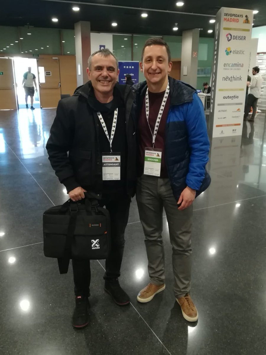 xeridia's tweet image. Nuestros #ScrumMaster #AgileCoach y #DevopsExperts de Xeridia,Emiliano Sutil y Juan Gago,durante las conferencias en @DevOpsDaysMad con @manupaisable .Todo un honor conocer en persona al autor del famoso libro sobre #devops @TeamTopologies
#devopsdaysmadrid
