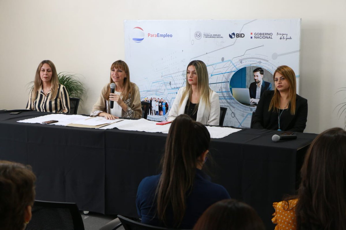MTESS_PY's tweet photo. [AHORA] En conferencia de prensa, la ministra @Carlabacigalupo anunció el Maratón de Empleo a realizarse el viernes 28 febrero de 08:00 a 20:00 hs, en el se ofertarán 405 puestos de trabajo en 25 empresas. Además, se lanzó la campaña Ñamba'apo Paraguay.

#ÑambaapoPy
#TrabajaPy https://t.co/fRhE9DPTVC