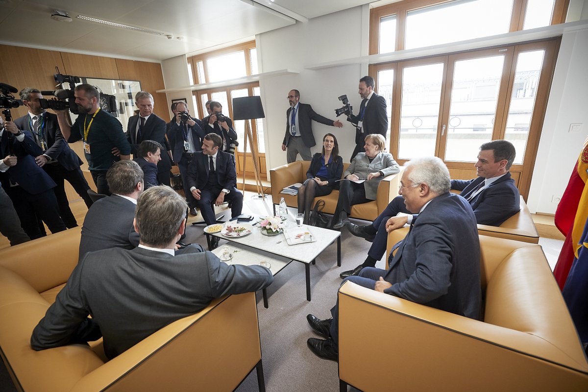 rech_j's tweet photo. Hinter den Kulissen ist sehr viel Bewegung. Ob es reicht für einen neuen Vorschlag zum #MFF wird sich beim Zusammentritt aller 27 um 16h zeigen. #EUCO
#ESDEFRLUGRITBEPT #FriendsofCohesion #frugalfour #frugal4plus2 https://t.co/uOdd2OLb57