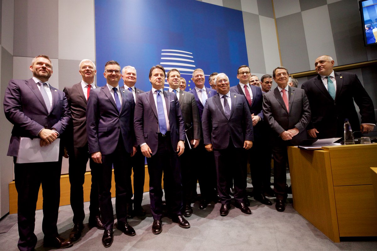 rech_j's tweet photo. Hinter den Kulissen ist sehr viel Bewegung. Ob es reicht für einen neuen Vorschlag zum #MFF wird sich beim Zusammentritt aller 27 um 16h zeigen. #EUCO
#ESDEFRLUGRITBEPT #FriendsofCohesion #frugalfour #frugal4plus2 https://t.co/uOdd2OLb57