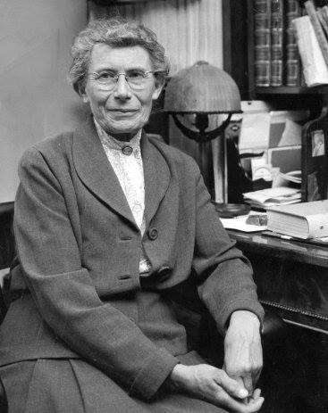 Geology_History's tweet photo. February 21, 1993, Danish seismologist Inge Lehman, who discovered the #Earth has a solid inner core &amp; announced her discovery with shortest title ever “P'“ (after a seismic discontinuity) died #OTD 🌍
https://t.co/tYjxO7sFq7
#WomenInScience #WomenInSTEM https://t.co/z6NpOWpdV5