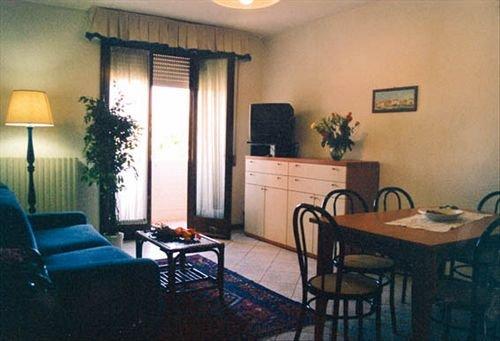 Kids_Hotels's tweet photo. Best Hotel #deals in #Lucca #GiadaPalace starting at EUR64.50 https://t.co/X5Rle6v0oM https://t.co/Oplz5SOWhp
