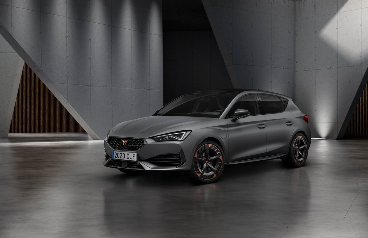 Letchworth_SEAT's tweet photo. The new CUPRA Leon has been unveiled!
Cupra CEO Wayne Griffiths explained. “With the launch of the new Cupra Leon, we will strengthen the Cupra brand, by giving a new identity to a very emblematic car.”Keep an eye on our website for more details as they arrive! https://t.co/EBCMDrpjzx