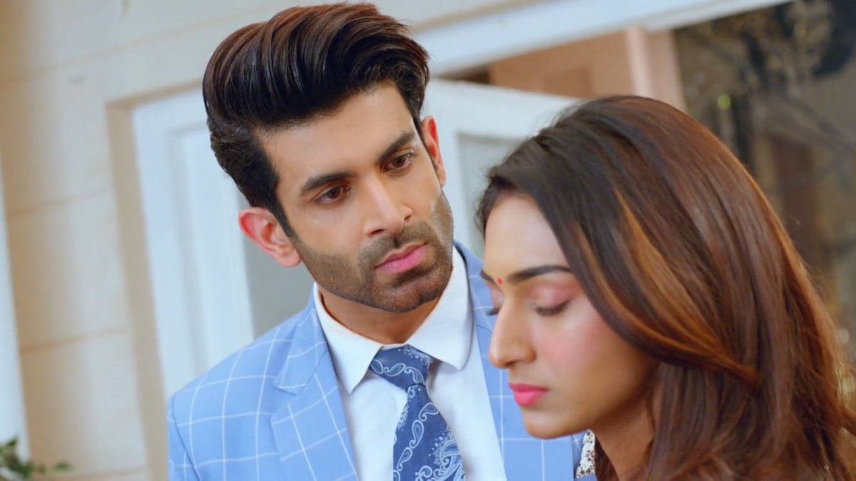 AnjuMaanManiac's tweet photo. @ArmyNamik @NamikPaulWeb @NamikSquad @IamEJF @namik_paul @NamikpaulSquad @hotstartweets @StarPlus @BTL_Balaji @ektarkapoor @ChloeJFerns @Namik_PaulFC #Viraj '#Prerna, no, no, tum bhaago gi, main gun dekhunga, I don't want to do that, so don't make me do that!' 🔥

#NamikSlayedAsViraj #VirajBharadwaj #PreRaj #KasautiiZindagiiKay @ArmyNamik @NamikPaulWeb  @IamEJF #PrernaSharma  #PaulClan https://t.co/f40SVC5vAn