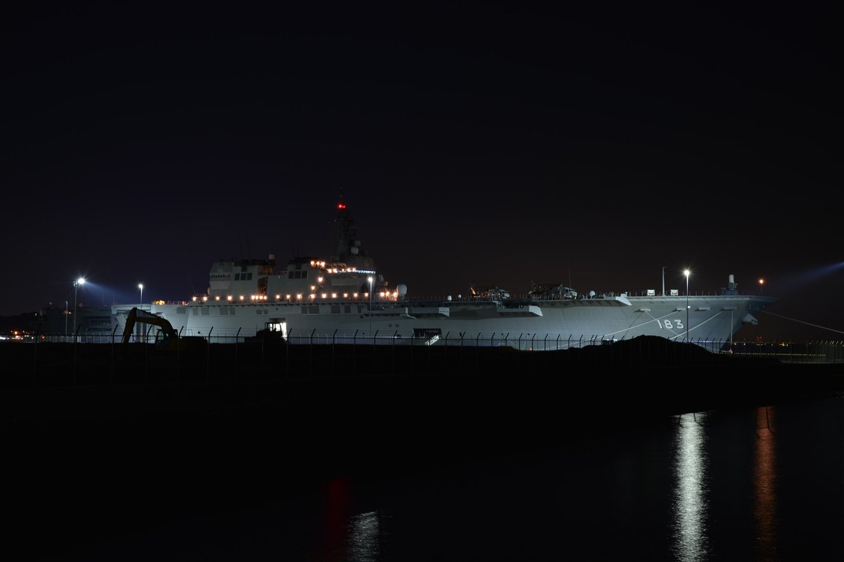 蒲郡港11番埠頭に接舷した護衛艦いずも
コロナのせいで明日、明後日の見学会は中止に
写真の高画質テスト兼ねて再掲… 
