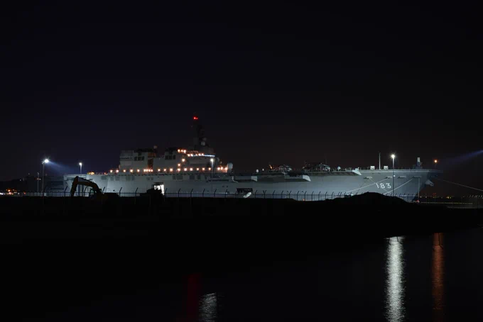 蒲郡港11番埠頭に接舷した護衛艦いずも
コロナのせいで明日、明後日の見学会は中止に
写真の高画質テスト兼ねて再掲… 