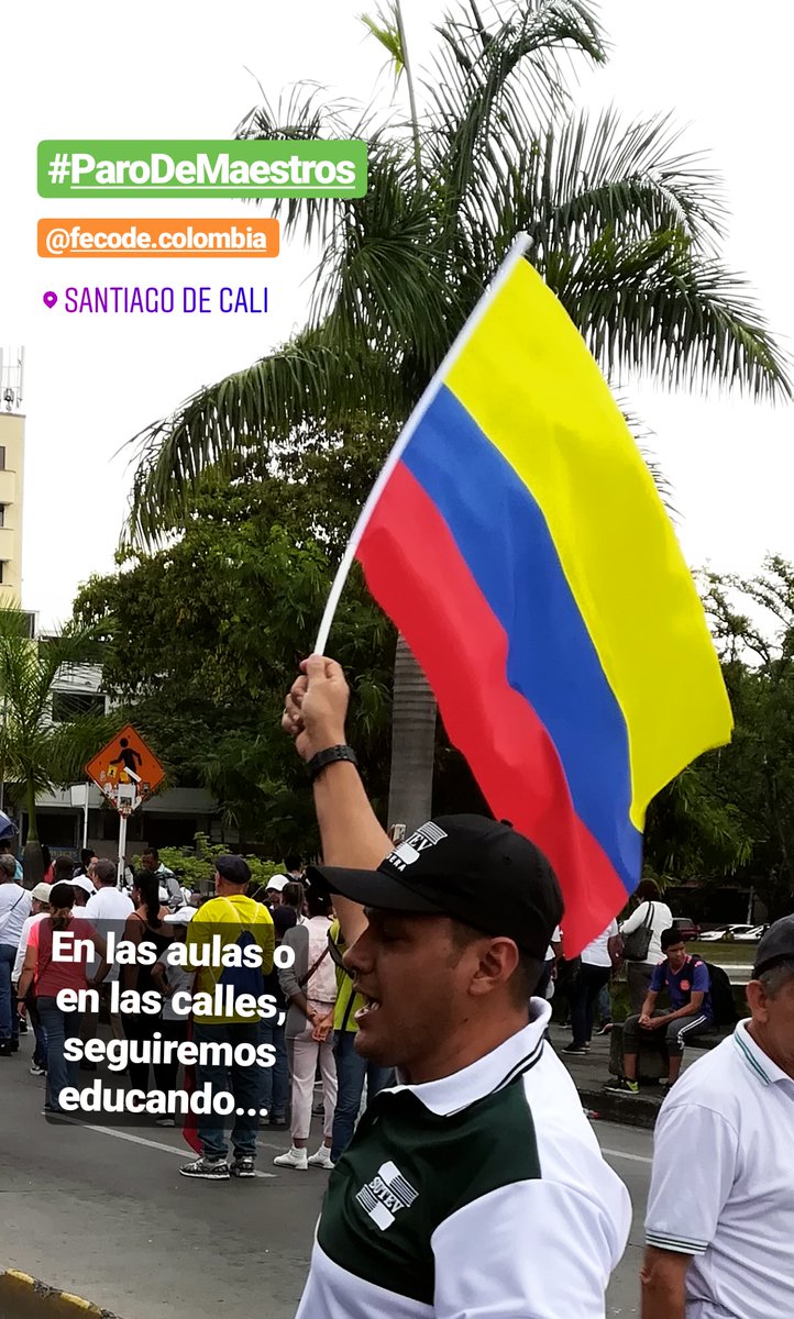 miprofewilson's tweet photo. En las calles o en las aulas, seguiremos educando... A eso le tienen miedo los corruptos ✊✊✊. No se puede claudicar en la lucha...
#ParoFecodeEs por la vida, por la educación... https://t.co/pwtCaclyEb