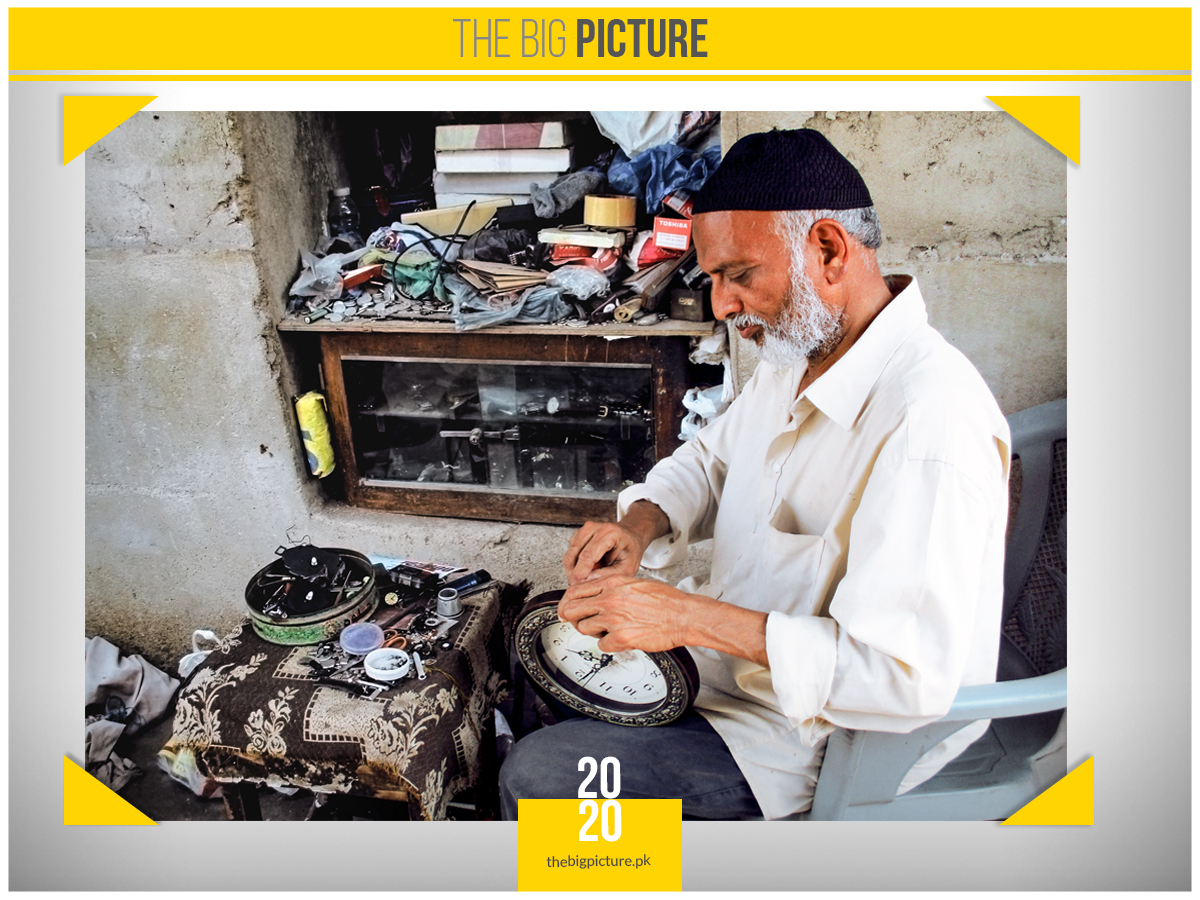 TheBigPicturePk's tweet photo. He who derives pleasure from hard work, finds solace even in the monotony of life. 

#KarachiAtWork is a photo-series visually documenting the work lives of people in Karachi.

Credits: a student enrolled in one of our programs https://t.co/tAbtTdKYr1