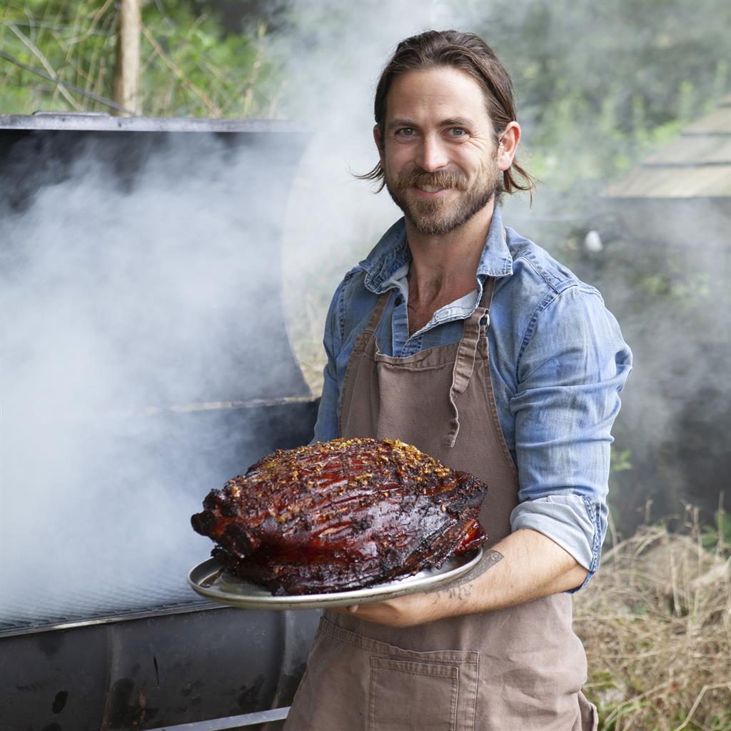 debbiedotmac's tweet photo. 2 fine #Cornishmen on the show today @eco_boy chatting about food and his new book with @dickstrawbridge LIVE Music from @willkeating8 and @rowantreemusic new album #KolarsGold 3pm @BBCCornwall https://t.co/fcWCHu3S58