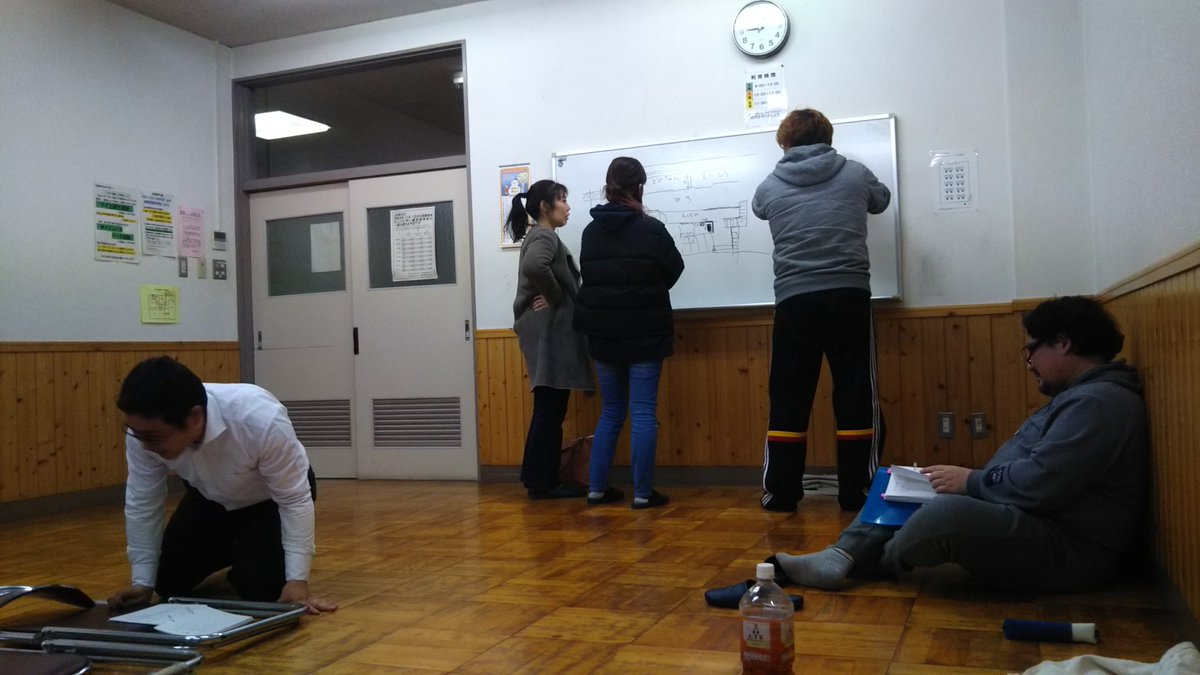 yu_genkuukan's tweet photo. 今回の公演も照明を担当してくれるteam STAR RISE の2人も稽古に顔出してくれました⤴️
お世話になります❤️
今回もステキな照明を期待してください😉
#遊幻空間 #第18回公演 #斎藤幸子 #芝居 #稽古 #公演 #鹿沼市 #鹿沼市民文化センター #照明 #teamSTARRISE #舞台監督 #打ち合わせ https://t.co/gCVmDCSqGj