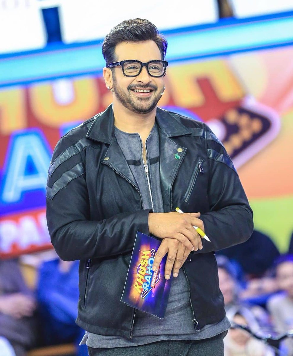 shenyfidai1's tweet photo. THURSDAY LOOK Of my favorite person #FaysalQureshi .
.
Cuteness Overloaded
@faysalquraishi #besthost #kingofhosting
#styicon #DesiMunda #King πβ€π₯
Most Entertaining Game show ever
#KhushRahoPakistan https://t.co/ZqsxliFcLv