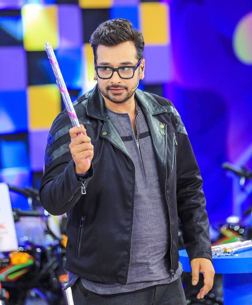 shenyfidai1's tweet photo. THURSDAY LOOK Of my favorite person #FaysalQureshi .
.
Cuteness Overloaded
@faysalquraishi #besthost #kingofhosting
#styicon #DesiMunda #King πβ€π₯
Most Entertaining Game show ever
#KhushRahoPakistan https://t.co/ZqsxliFcLv