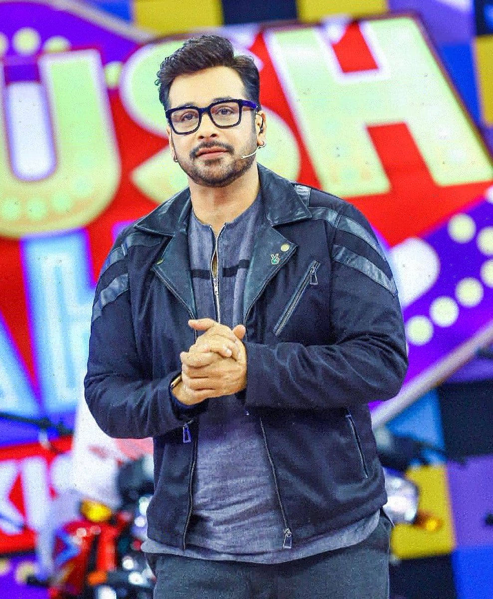 shenyfidai1's tweet photo. THURSDAY LOOK Of my favorite person #FaysalQureshi .
.
Cuteness Overloaded
@faysalquraishi #besthost #kingofhosting
#styicon #DesiMunda #King πβ€π₯
Most Entertaining Game show ever
#KhushRahoPakistan https://t.co/ZqsxliFcLv