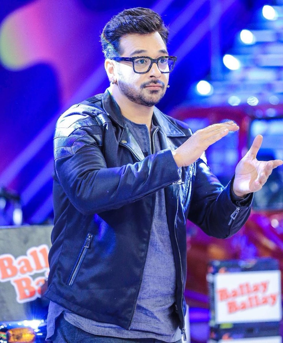 shenyfidai1's tweet photo. THURSDAY LOOK Of my favorite person #FaysalQureshi .
.
Cuteness Overloaded
@faysalquraishi #besthost #kingofhosting
#styicon #DesiMunda #King πβ€π₯
Most Entertaining Game show ever
#KhushRahoPakistan https://t.co/ZqsxliFcLv