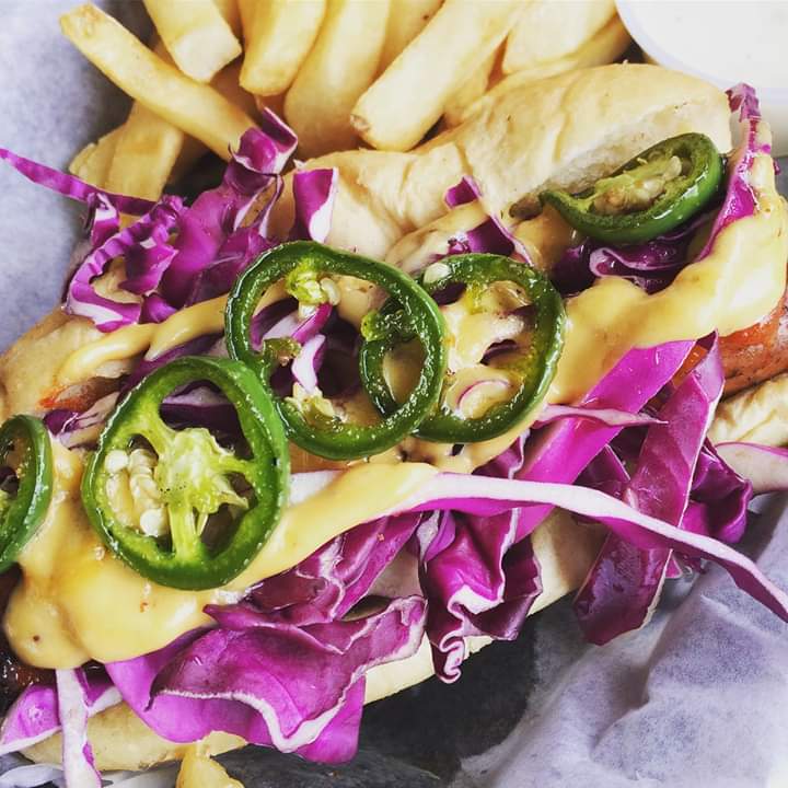 RobsRockinDogs's tweet photo. Get a taste  of New Orleans with the Mardi Dog! Smoked sausage topped with purple cabbage, beer cheese, sriracha and candied jalapenos. Includes your choice of side. Call us at 985-231-7688 to place  your order or get it delivered with @DoorDash 💜💚💛 #lunch #MardiGras2020 https://t.co/TfMaqkdJdU