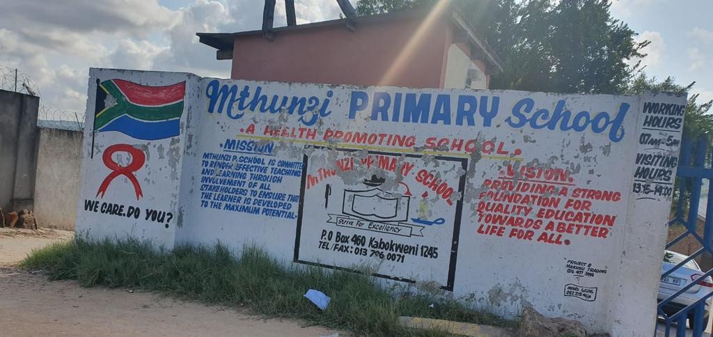 sezfoundation's tweet photo. We are greatful for the opportunity and the time we had with the girl child of Mthunzi Primary School.Thank you to the Principal and the ream for the warm welcome #mthunziprimaryschool #keepingthegirlchildinschool #CreatingDreamers https://t.co/CkceoK2qbl
