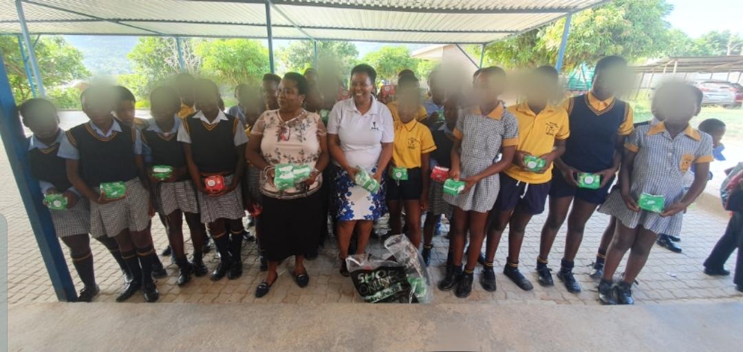 sezfoundation's tweet photo. We are greatful for the opportunity and the time we had with the girl child of Mthunzi Primary School.Thank you to the Principal and the ream for the warm welcome #mthunziprimaryschool #keepingthegirlchildinschool #CreatingDreamers https://t.co/CkceoK2qbl