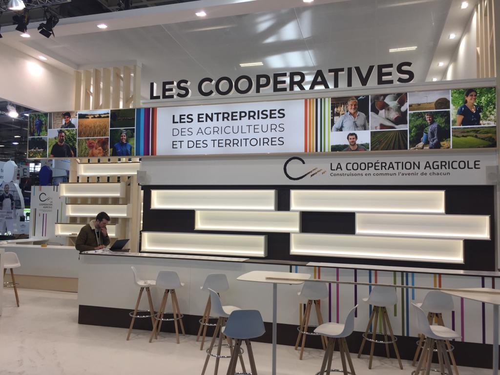 lacoopagricole's tweet photo. Un peu de rangement et on sera prêt pour vous accueillir au @Salondelagri dans le hall 4 #SIA2020 #2300CoopsEngagees
Cc @ChargeDom @FlorencePradier @BCalmette @agritof60 @VigneronsCoop @Lacoopagri_NA @lacoopagriARA @coop_laitieres @moreaujb23 https://t.co/1x2zk9eBGL