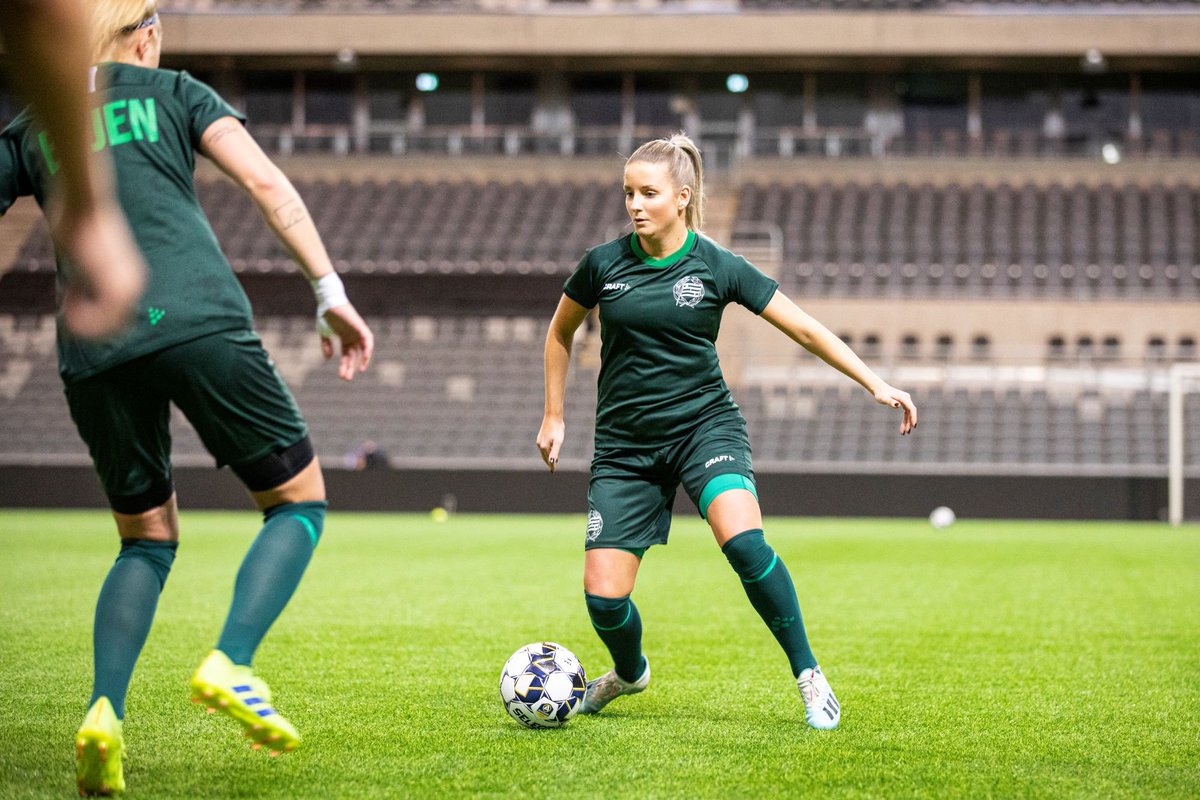 hammarbyfotboll's tweet photo. Så här såg torsdagseftermiddagen ut och under lördagen tar #Bajen morgonfärjan över till Åland för träningsmöte med @AlandUnited. Avspark klockan 14 (svensk tid) i Eckeröhallen. 

📸: @theresebaack https://t.co/AucUrmwQNm