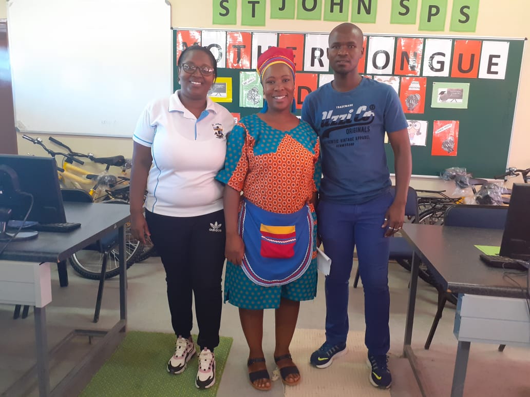 SpellItSA's tweet photo. #MotherLanguageDay
at St John's Primary School @DeAarSolar Literacy Programme https://t.co/lenrCLEXRA