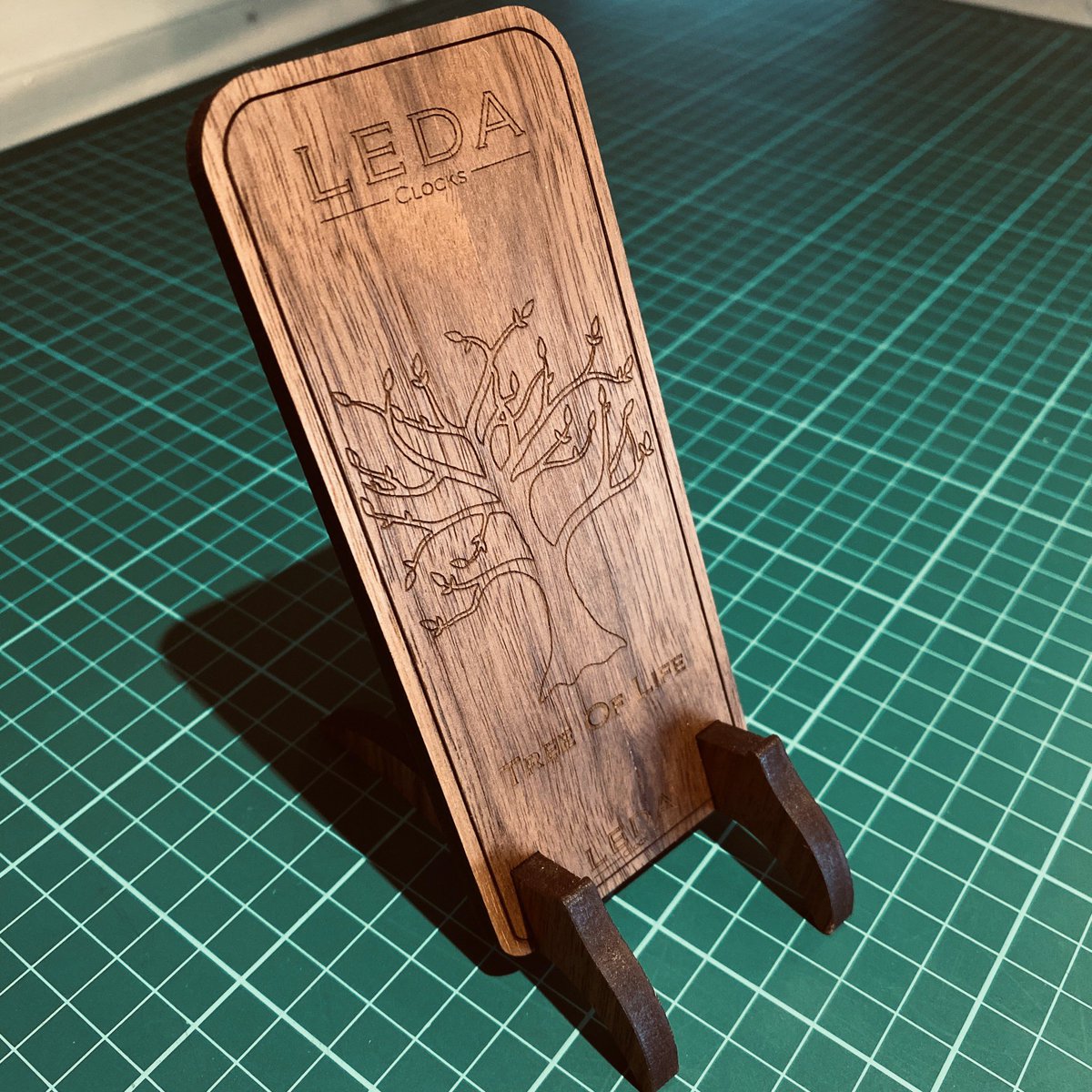LEDAClocks's tweet photo. Etched with my #treeoflife #clock outline, this #freebiefriday will give you somewhere to stand your phone. #iphone not included ๐
5 only
To Enter
Follow
RT & โค๏ธ this post
Order your FREE item by visiting
https://t.co/8ad3JsPS5e
#mobilephonestand #mobileholder #mobilestand https://t.co/Mb6RCEGYAm